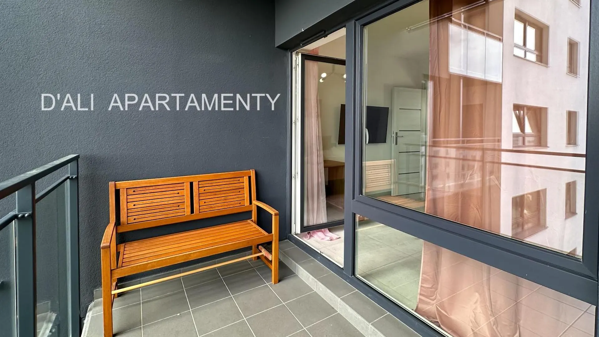 Apartment Bulgarska Komfortowy Apartament Z Trzema Sypialniami I Trzema Lazienkami Oraz Dwoma Miejscami Parkingowymi Poznan